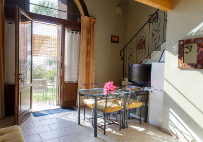 Casa Vacanze Residence Latruvatura Bilocali In Villa Con Piscina